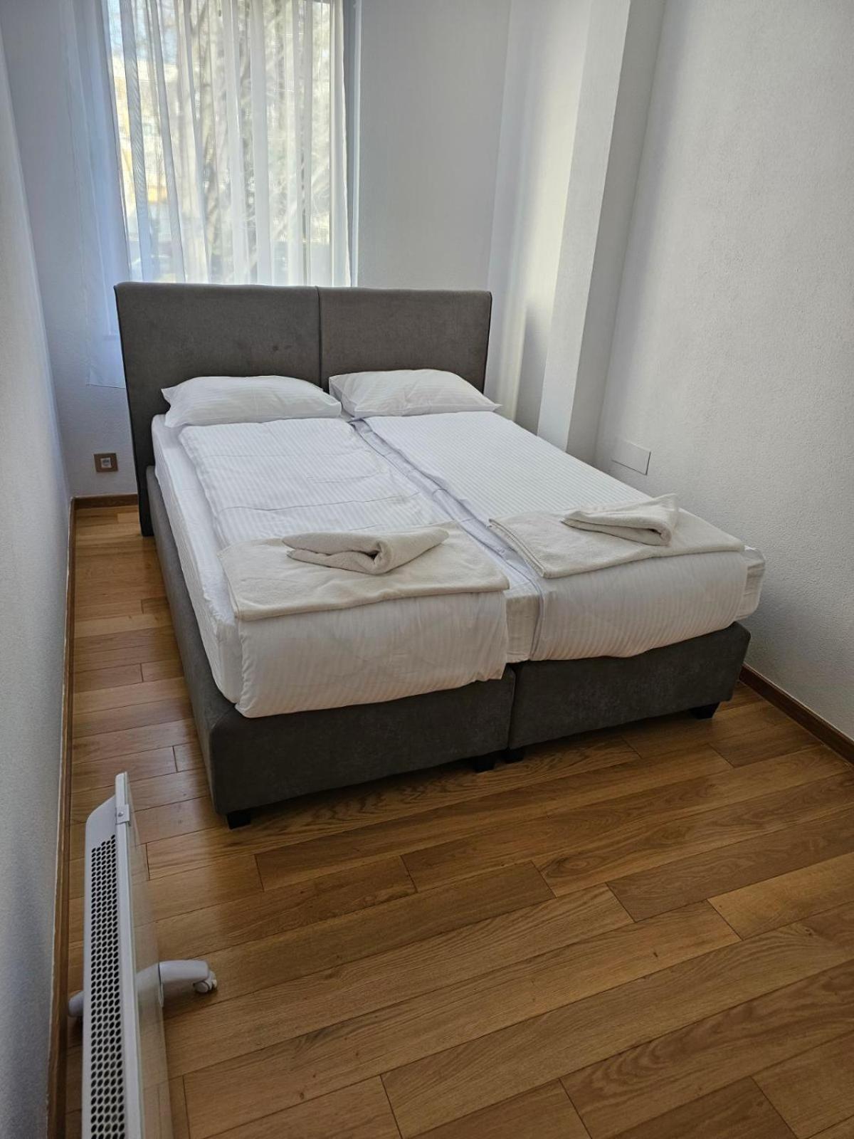 Apartman Centar Bulevar Ex Sa Garazom Banja Luka Exterior foto